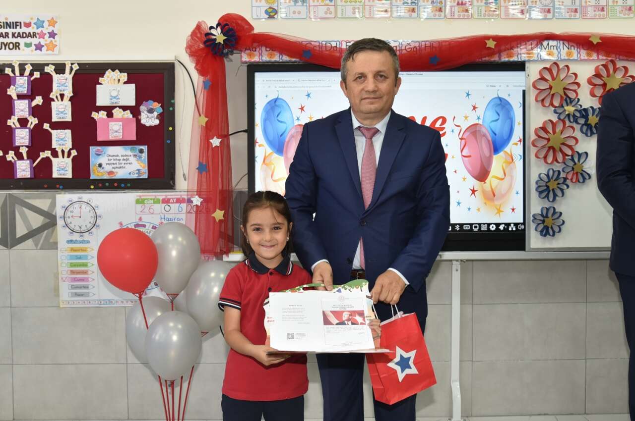 Konya'da yaz tatili resmen başladı! Karne gününden mutluluk kareleri yansıdı 18